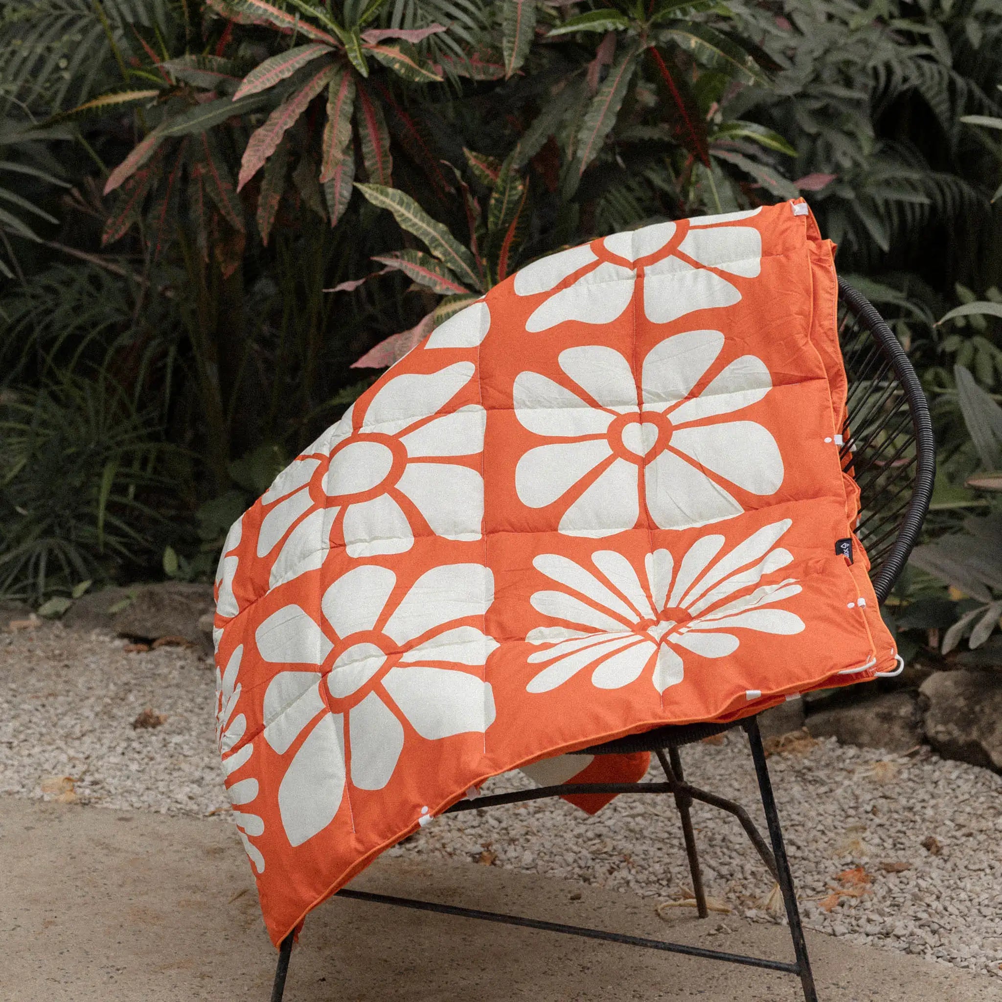 Nomadix | Graphene Puffer Blanket: Big Flowers Expedition Orange